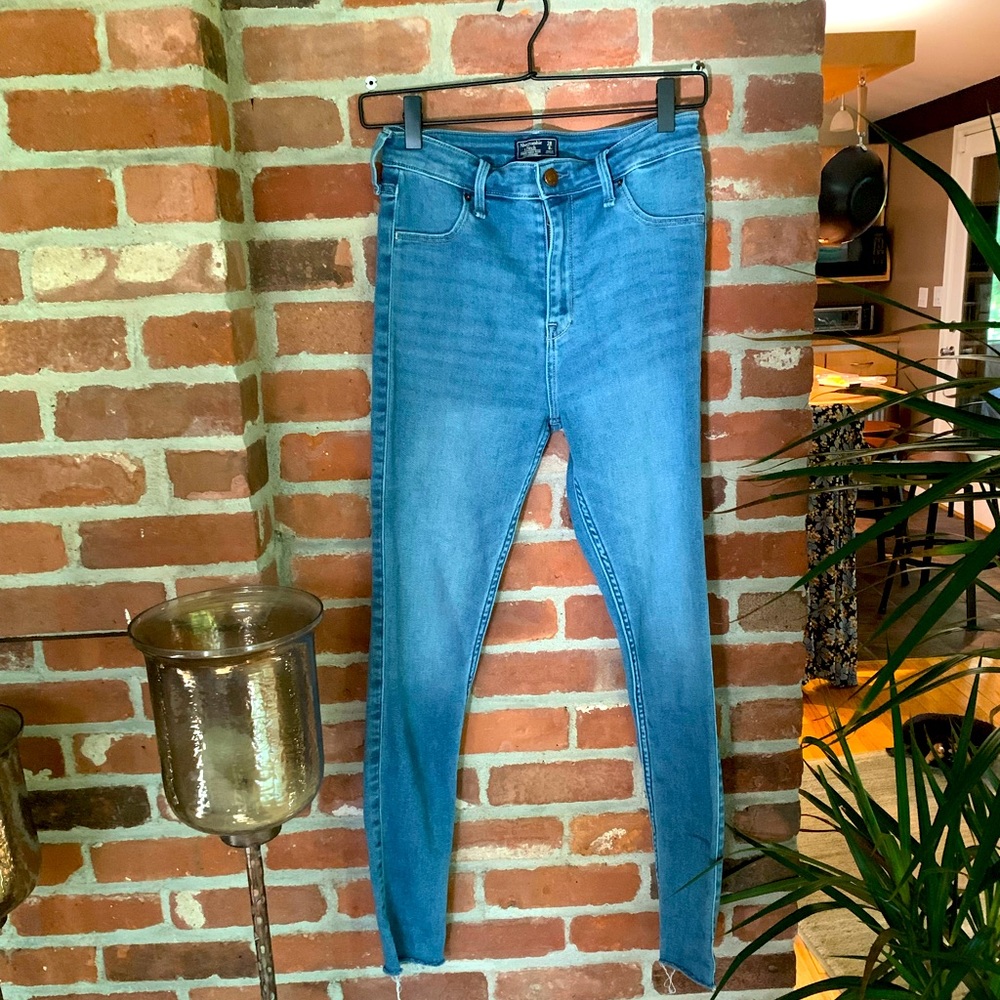 Abercrombie high rise jean legging (size 28/6)